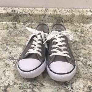 NWT REVOLUTION SNEAKERS